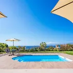 Filon Ktima Beachfront Upscale Villa Karavádhos