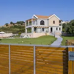 Filon Ktima Beachfront Upscale *