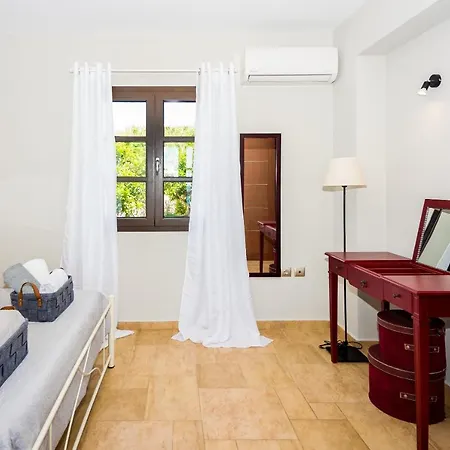 Вилла Filon Ktima Beachfront Upscale *