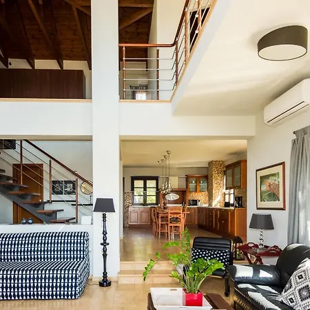 Filon Ktima Beachfront Upscale Вилла