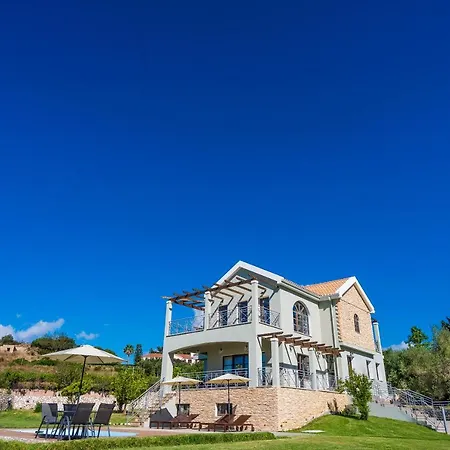 Filon Ktima Beachfront Upscale Вилла