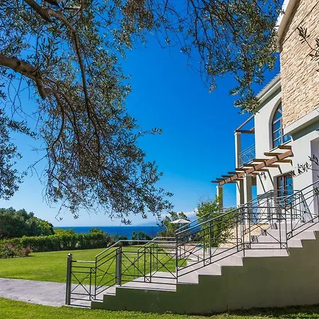 Filon Ktima Beachfront Upscale Karavados