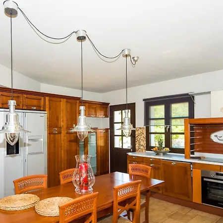 Вилла Filon Ktima Beachfront Upscale *