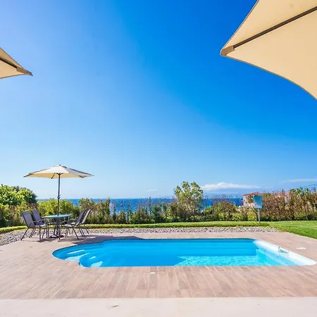 Filon Ktima Beachfront Upscale Villa Karavados