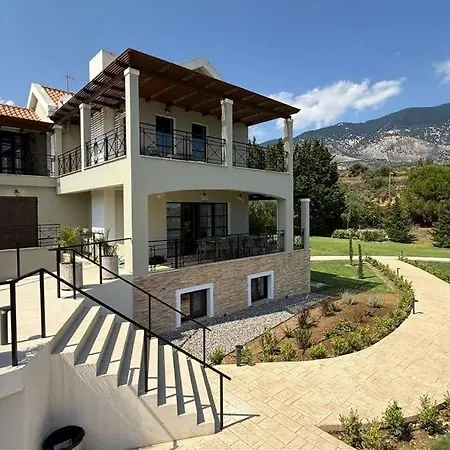 Filon Ktima Beachfront Upscale Вилла Каравадос