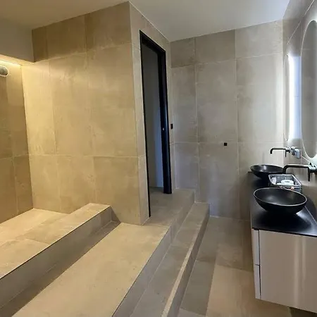 Filon Ktima Beachfront Upscale *