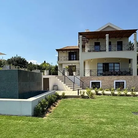Filon Ktima Beachfront Upscale Вилла
