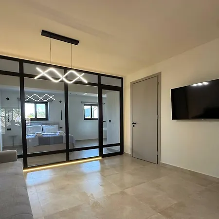 Filon Ktima Beachfront Upscale Каравадос