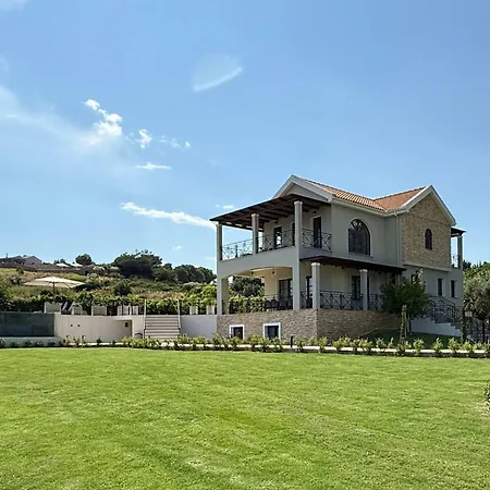 Filon Ktima Beachfront Upscale Вилла Каравадос