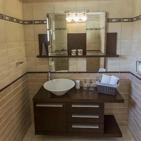Filon Ktima Beachfront Upscale * Каравадос