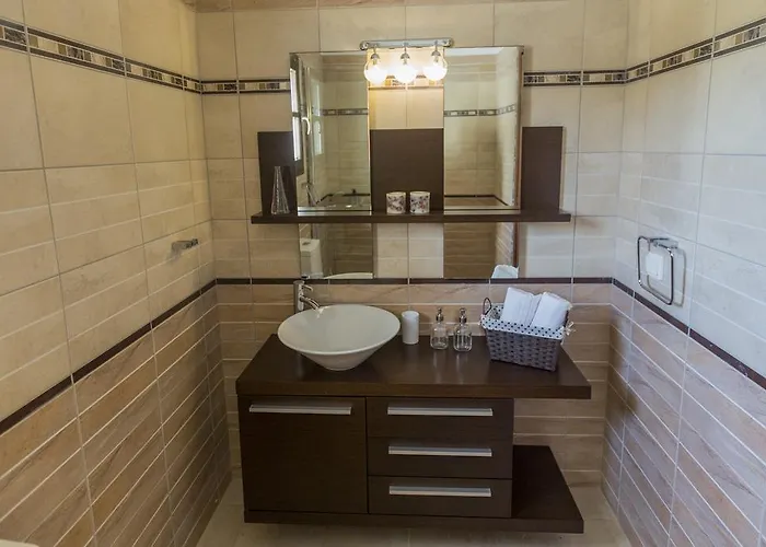 Filon Ktima Beachfront Upscale * Karavados